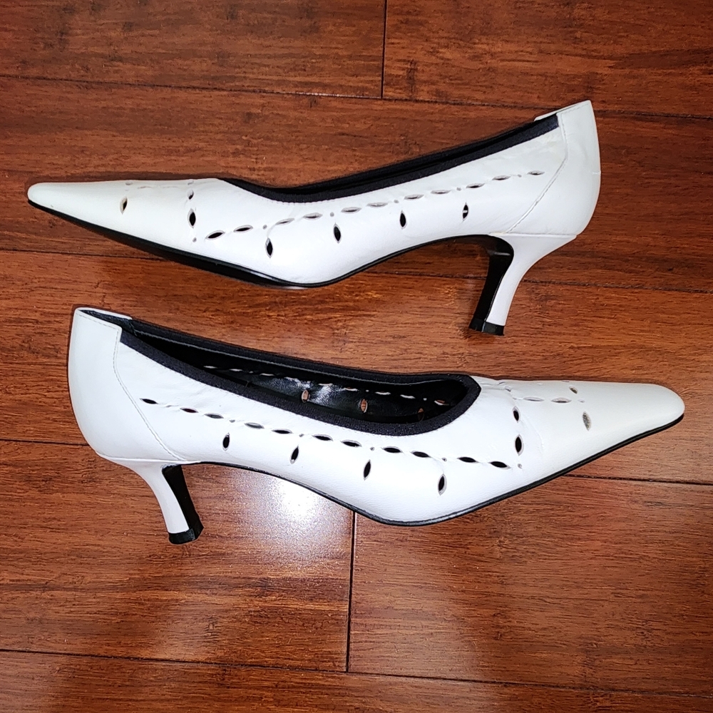NICKELS Soft White Kitten-heeled shoes